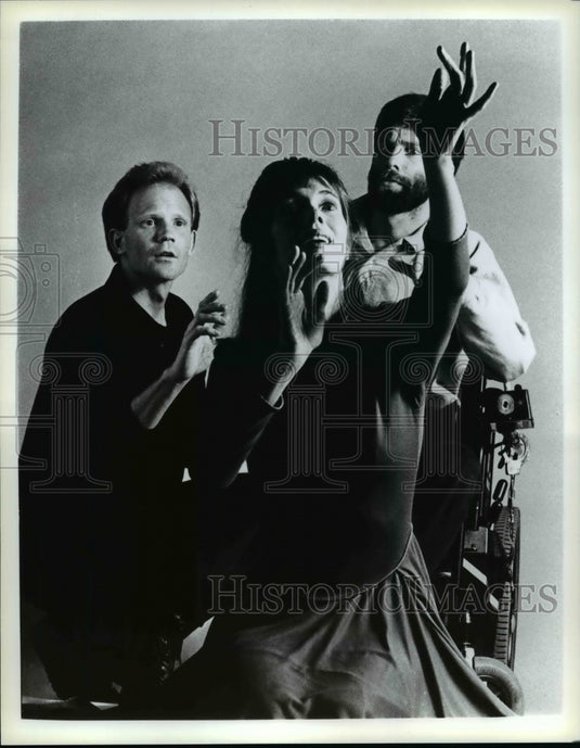 1990 Press Photo: "Storm Reading" presented by Fairmont Theater of the Deaf - Historic Images