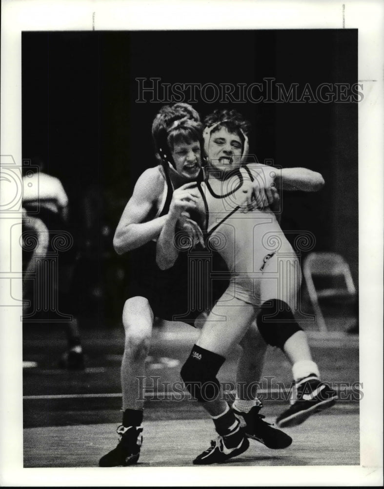 1991 Press Photo Mike Gorman of North Ridgeville wrestles Nate Samblanet - Historic Images