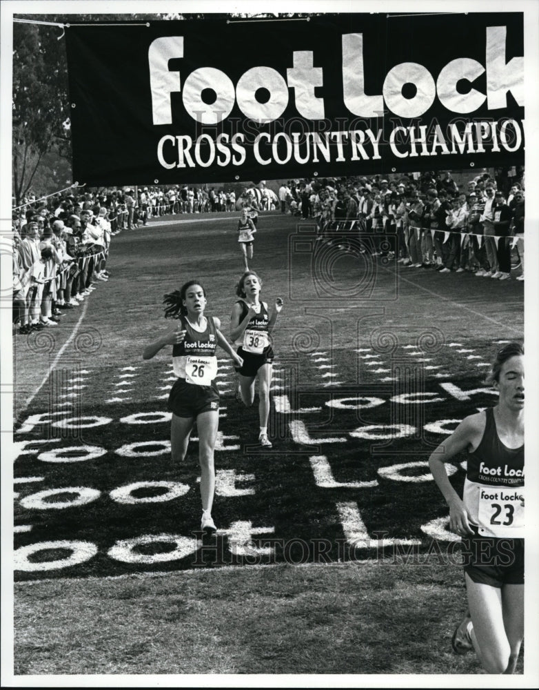 Press Photo Marisa Posch of Cleveland Heights, OH crosses the finish line - Historic Images