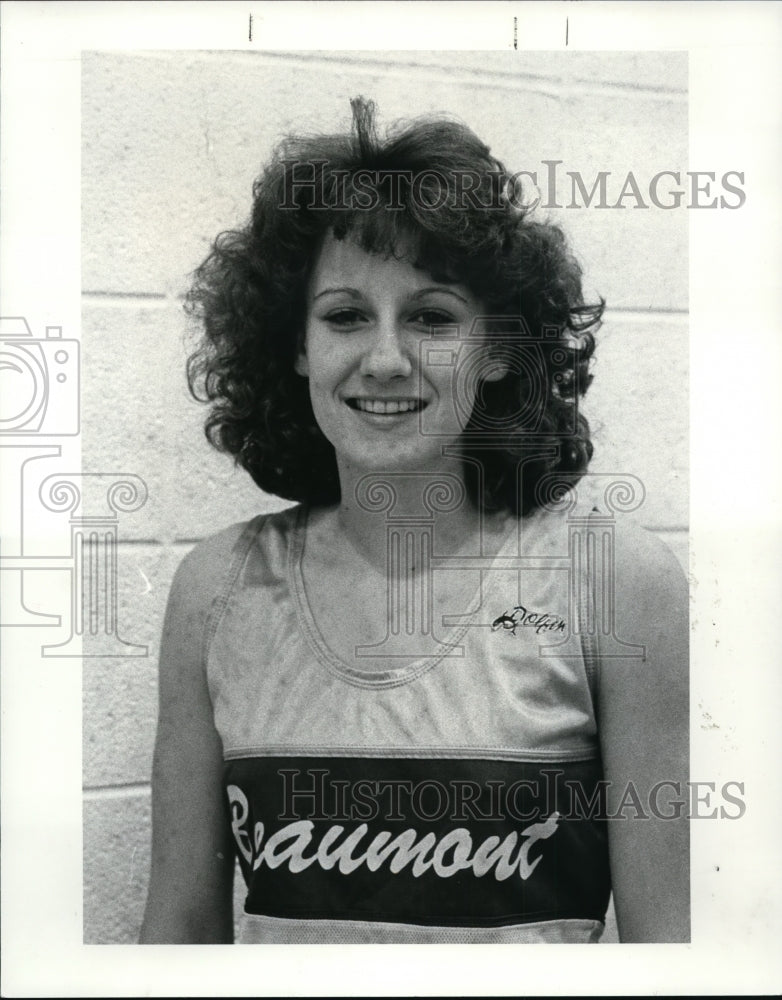 1986 Press Photo Kathy Di Franco Beaumont School for girls track team - Historic Images