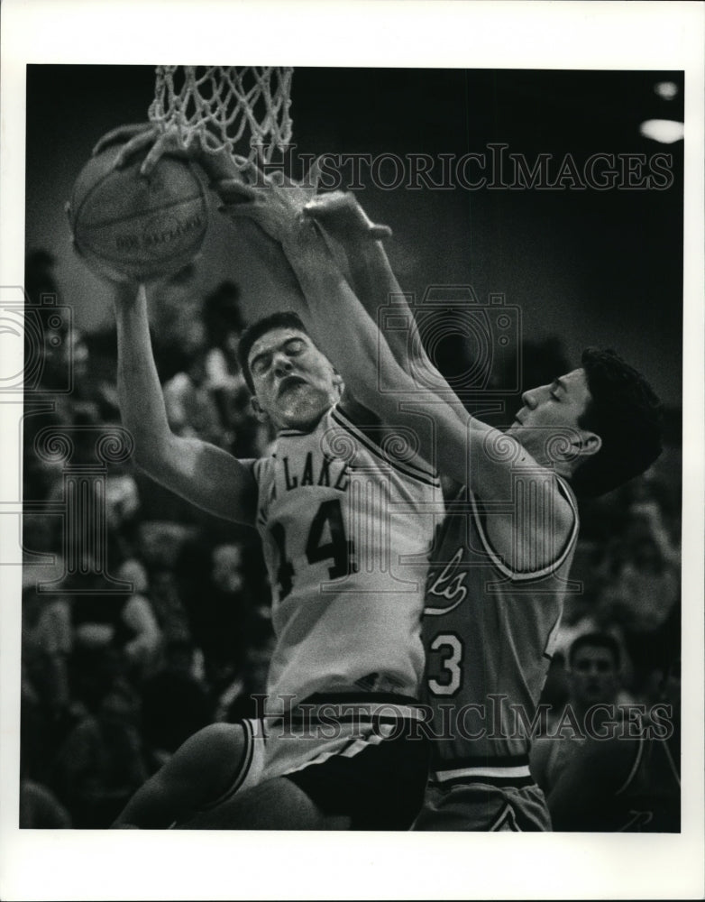Press Photo Frank Bolognia grabs a rebound from Benedictine Jake Crocker - Historic Images