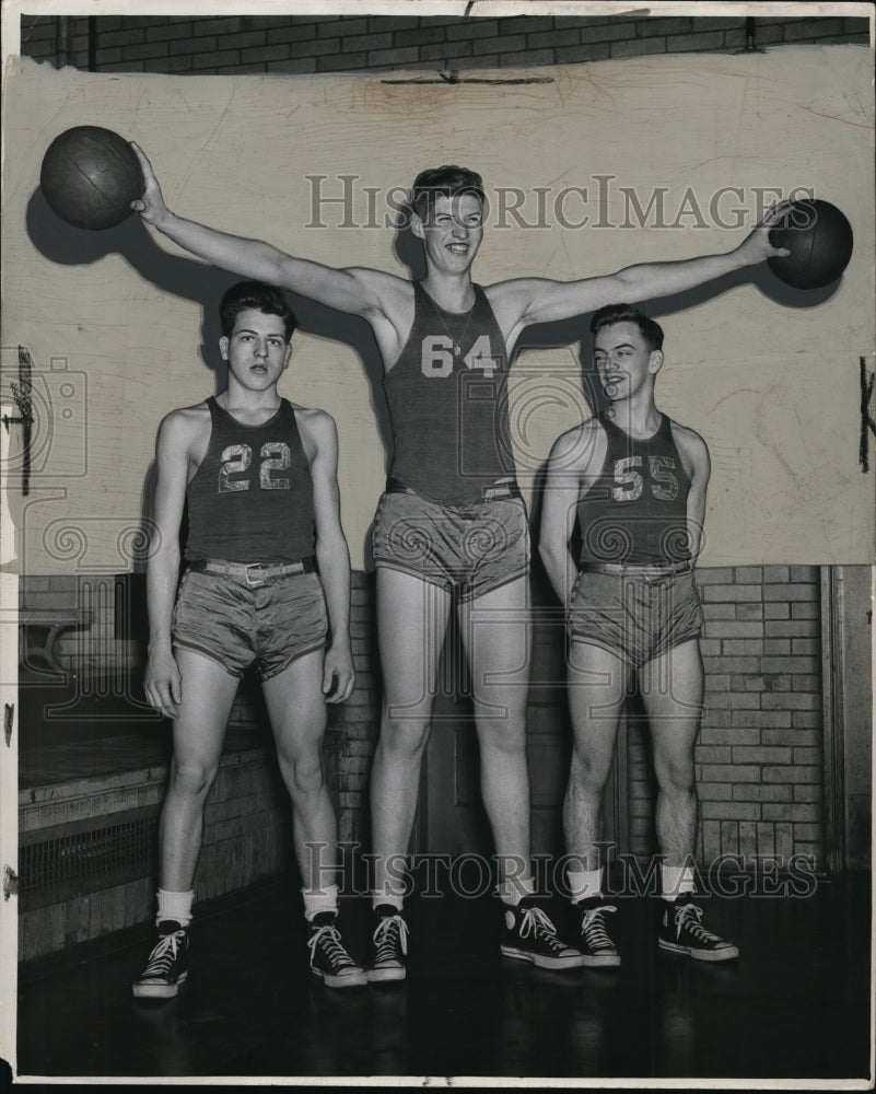 1949 Press Photo L-R: (22) Dick Tomleo, (64) Dick Theisen, (55) Jack Harrison - Historic Images