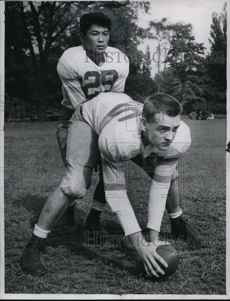 1948 Press Photo Dave Sugnichi, QB, Junior, 145 &amp; Ray Grabowski, C, Sr., 168 - Historic Images