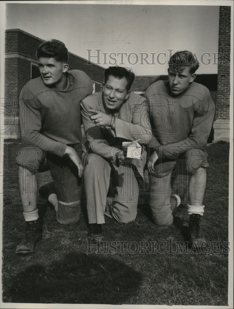 1949 Press Photo Brush. Harvey Clark, Coach Charley Schlaff &amp; Harold Batemano - Historic Images