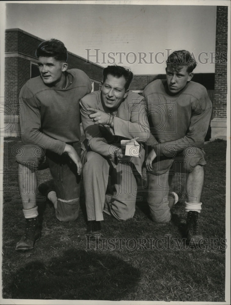 1949 Press Photo Brush. Harvey Clark, Coach Charley Schlaff & Harold Batemano - Historic Images