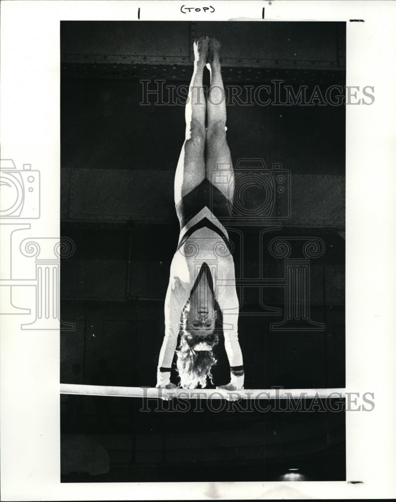 1988 Press Photo Gymnast Julie Zickers at Lakewood Hi School - cvb43883 - Historic Images