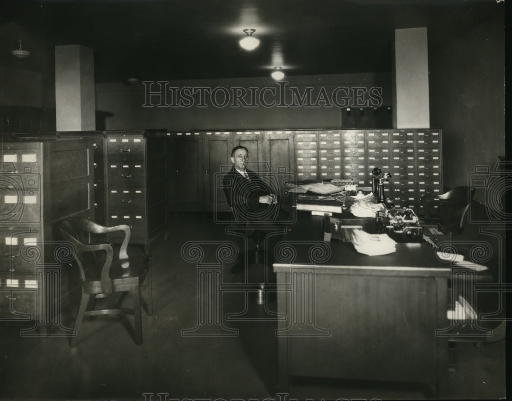 Press Photo George Kortles in records room at new Central Ohio police station. - Historic Images