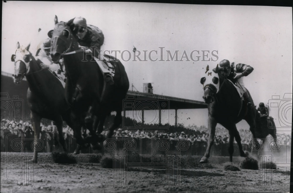 1950 Press Photo Three Rings at New York Aqueduct race track - cvb44438- Historic Images