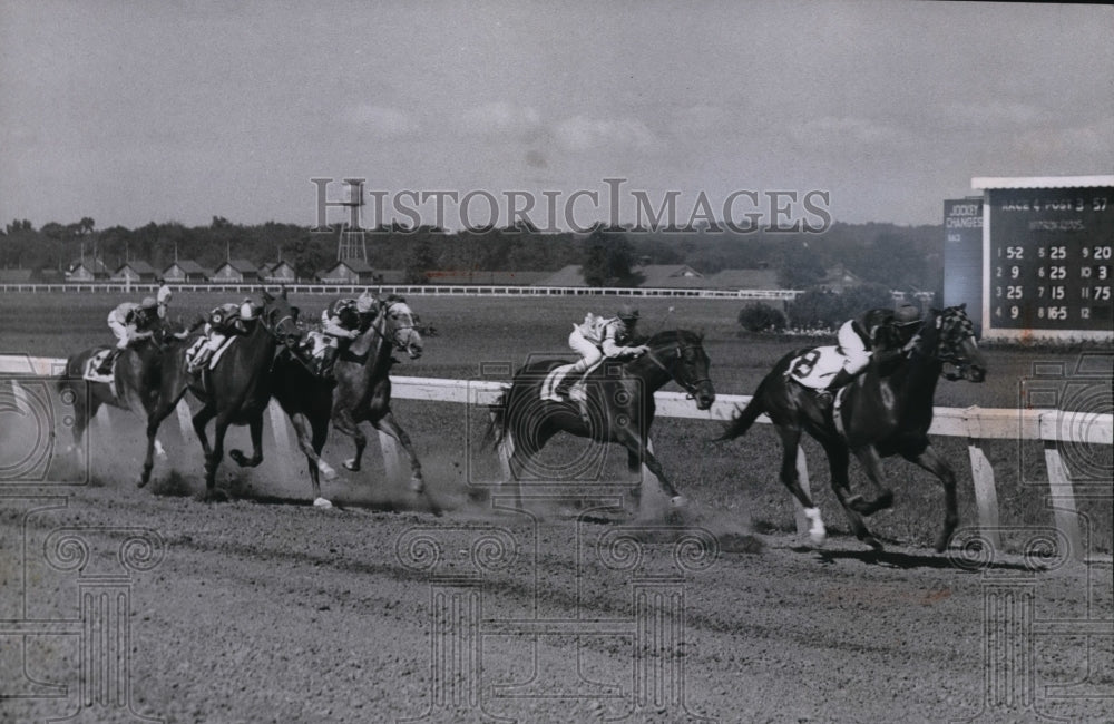 1950 Press Photo 5000 Horse Racing - cvb44478 - Historic Images