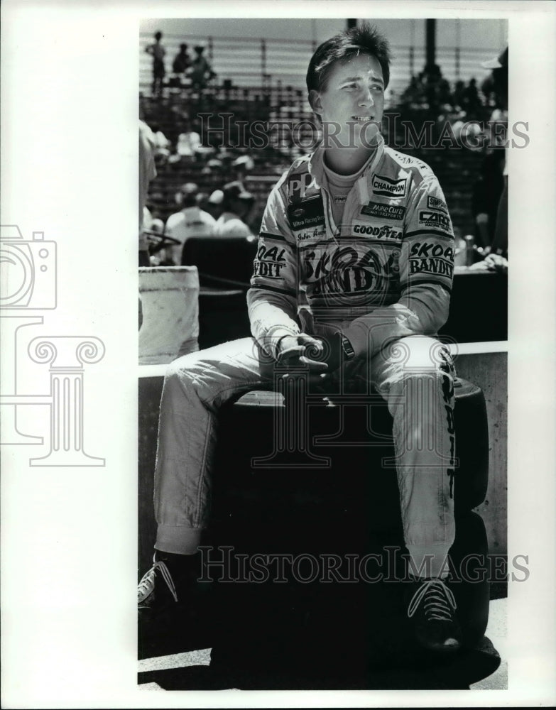 1988 Press Photo John Andretti sits on a few tires in his pits after qualifying - Historic Images