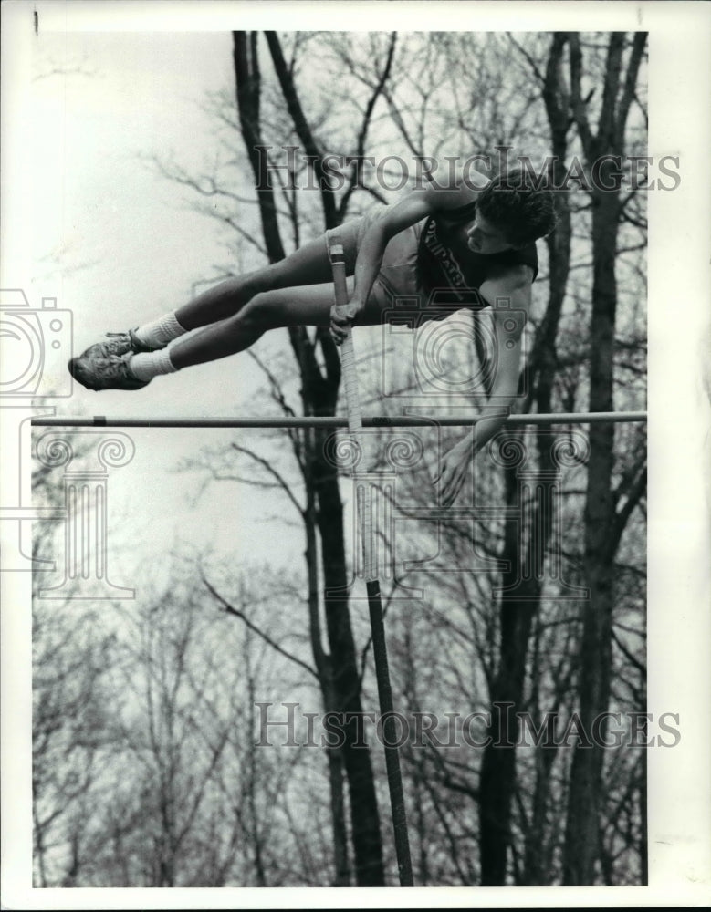 1990 Press Photo Tim Mack clears the pole at 12th Annual Wickliffe Relays - Historic Images