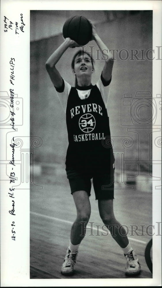 1990 Press Photo Ginger Phillips with Revere High School Basketball team, Ohio. - Historic Images
