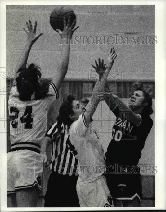 1990 Press Photo Mandy Martz #24 Connie Ralston #34 & #20 Margo Ruther