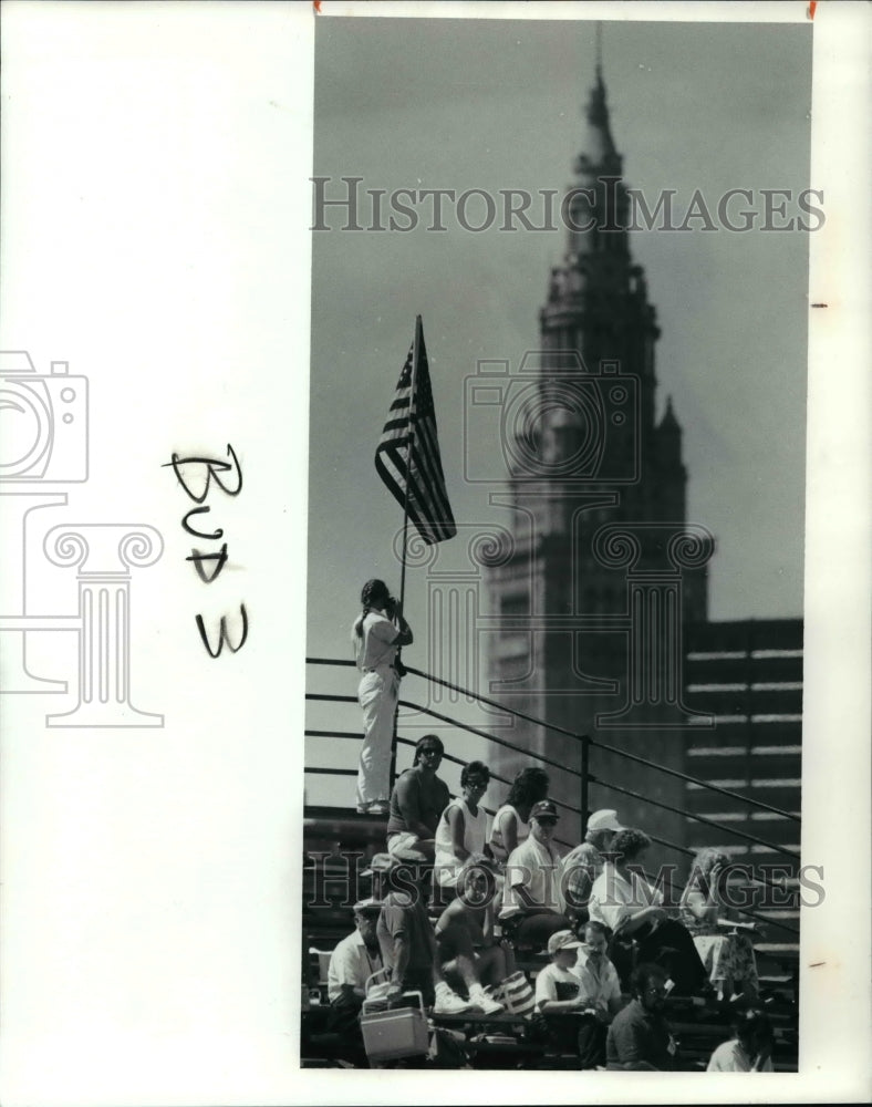 1990 Press Photo Spectators at the top of the grandstand - cvb44986 - Historic Images