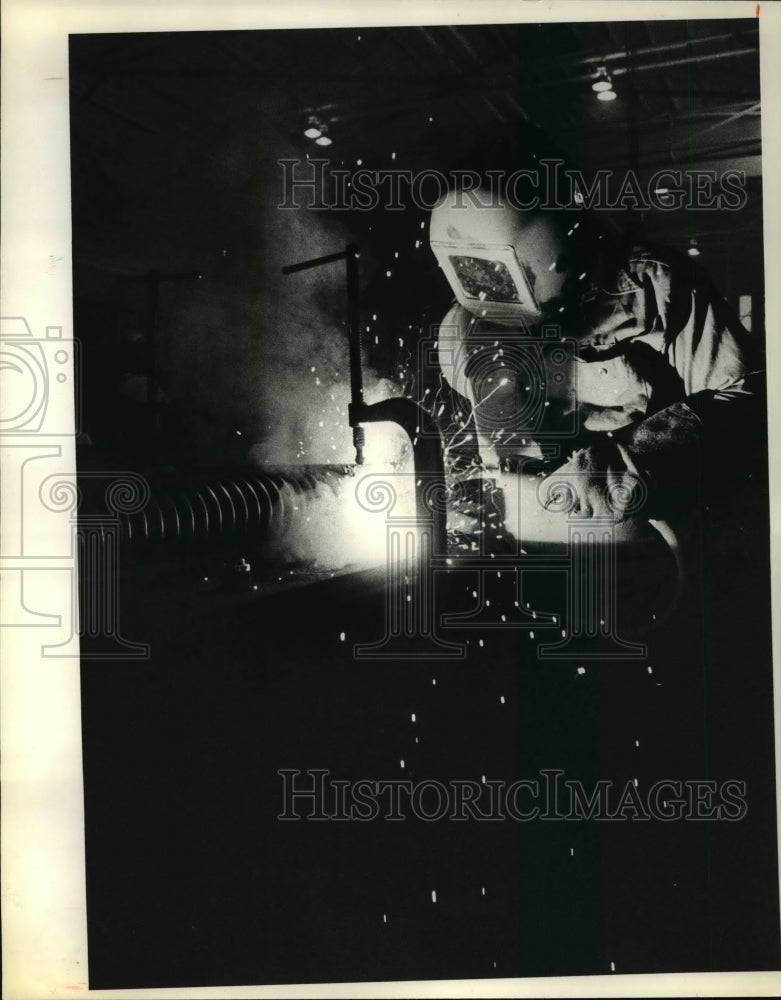 1980 Press Photo Jack Dennis, Welding - cvb45239 - Historic Images