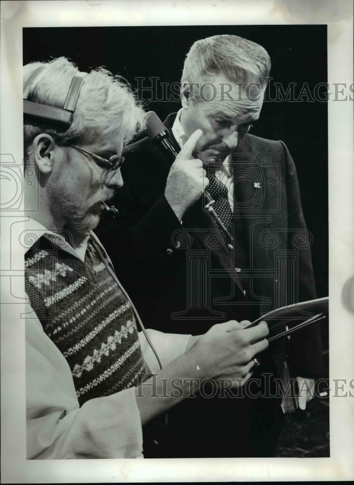 1979 Press Photo Rex Humbard discusses a script - cvb45256 - Historic Images