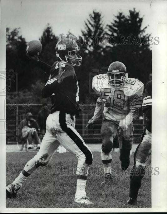 1989 Press Photo University School Quarterback ANDY SCHAFFER attempts a pass - Historic Images