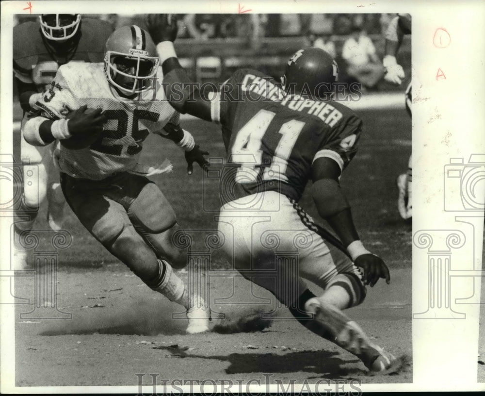 1980 Press Photo Charles White vs Herb Christopher-football action - cvb45444 - Historic Images