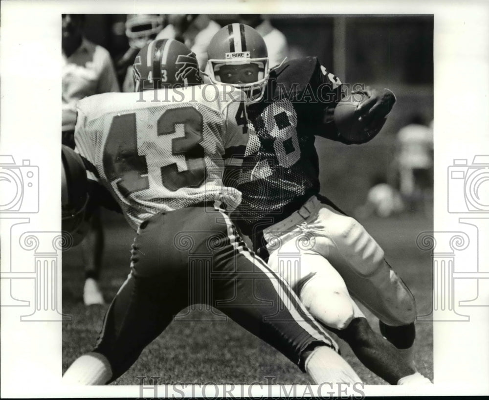 Press Photo Herman Fontenot, Martin Bayless During Scrimmage - cvb45508 - Historic Images