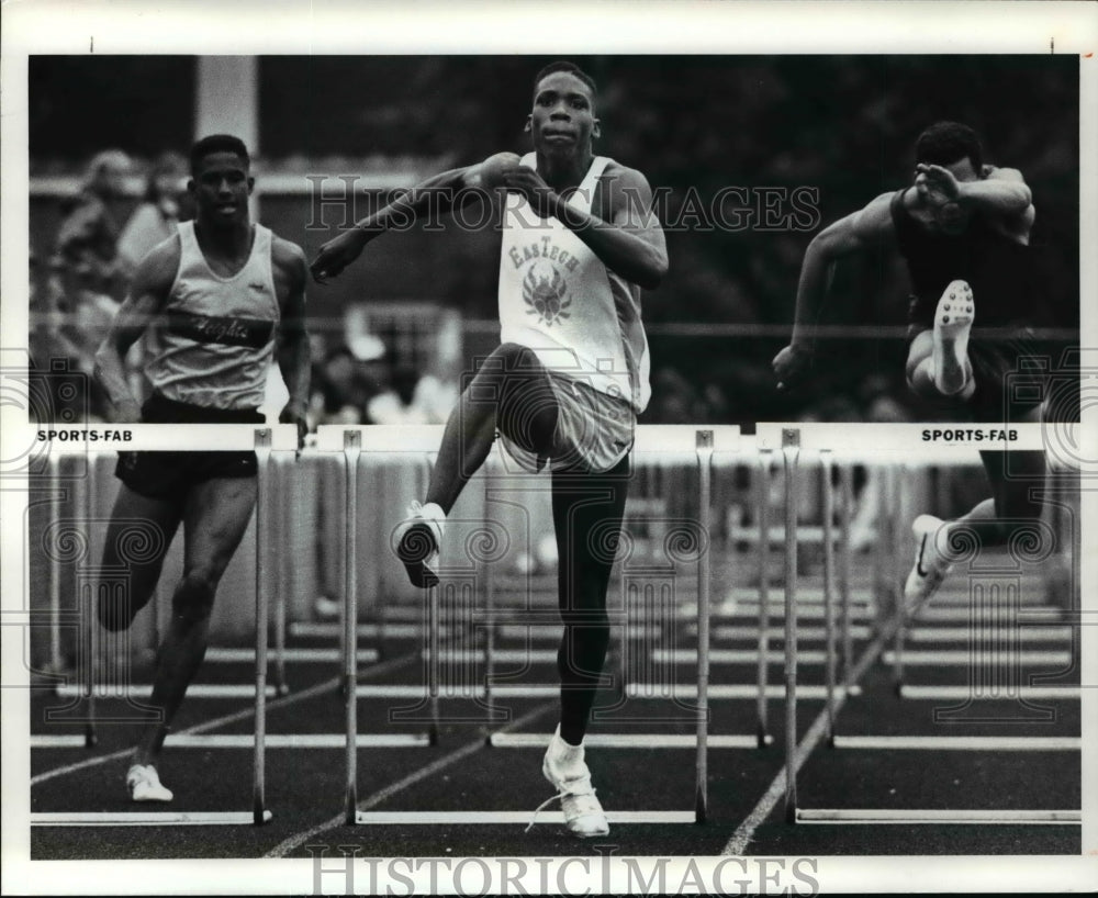 1991 Press Photo Willie Hibler wins the 100 meter hurdles - cvb45541 - Historic Images