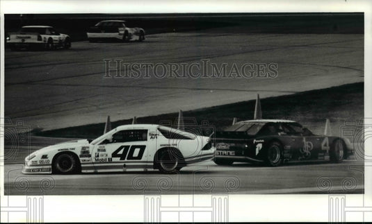 1990 Press Photo Jim Derhaag avoids Robert Lappalainen spinning car