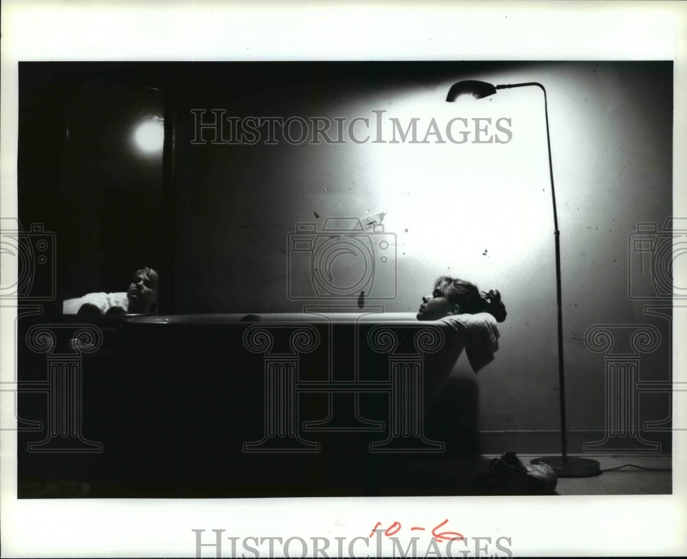 Press Photo Pagie Thompson-Fruit Loops, Ten By Ten by Kathleen Jenkins-play - Historic Images