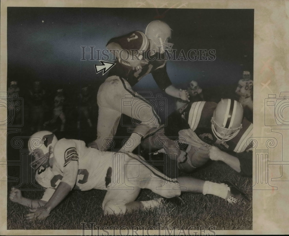 1969 Press Photo Steve Keller, Jerry Scott-Arlinton vs Mentor football action - Historic Images