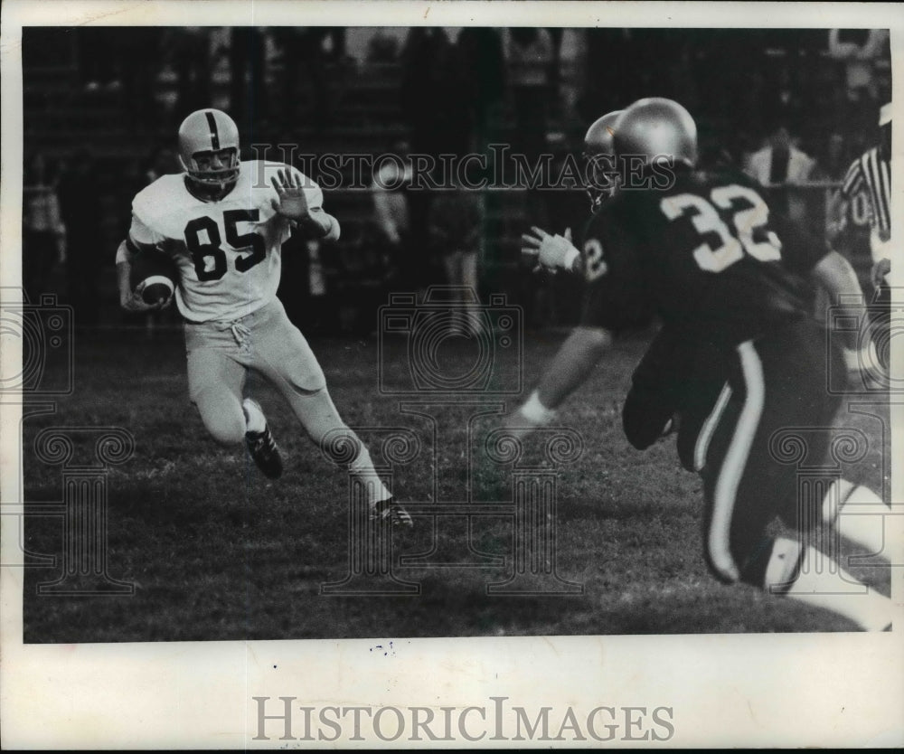 1972 Press Photo Don Buynack Carries Kickoff Before Tackle by Tom Michols - Historic Images