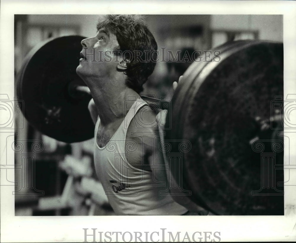 1984 Press Photo Kevin Winter weight lifter. Weight Lifting - cvb45751 - Historic Images