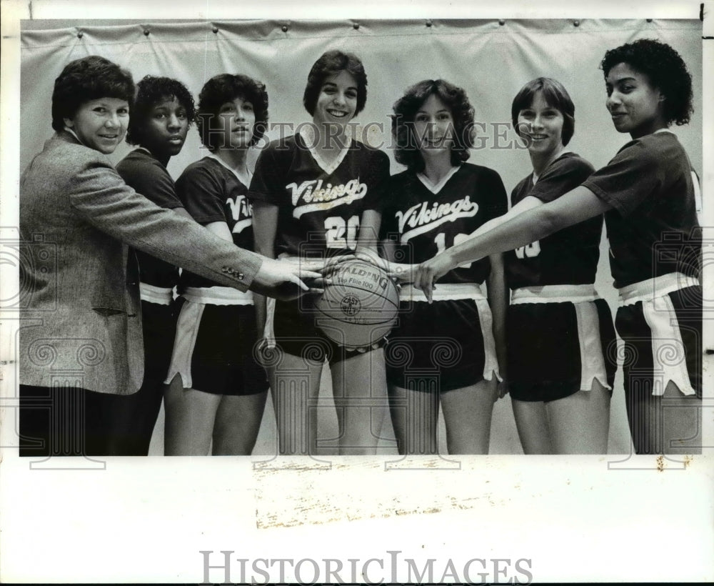 1982 Press Photo CSU Girls basketball team with Coach Alice Khol - cvb45789 - Historic Images
