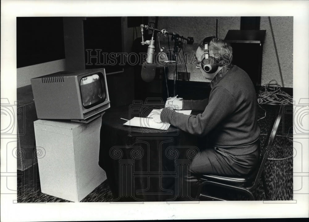 1979 Press Photo Translating the Rex Humbard into Spanish - cvb45820 - Historic Images