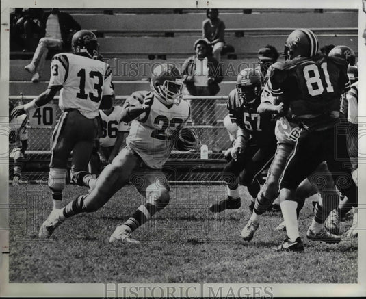 1989 Press Photo John Adams running back David Truner, picks up five yards - Historic Images