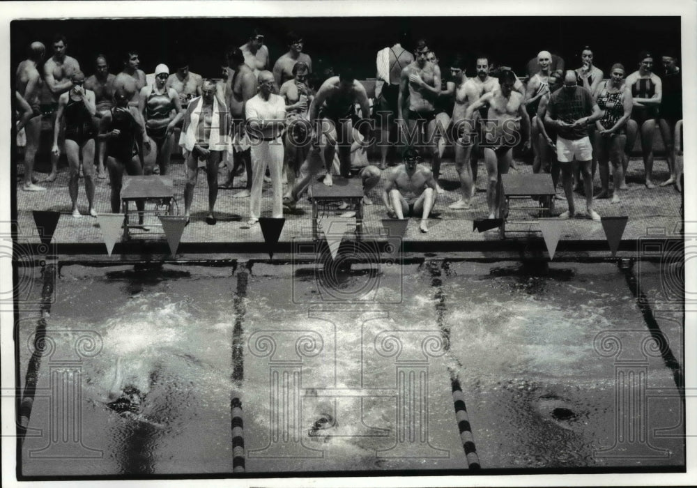 1982 Press Photo Start of the 800meter medley relay at the Masters Swimmers Meet - Historic Images