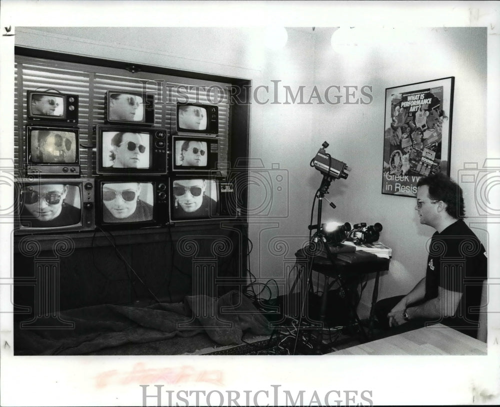 1989 Press Photo Tom Mulready, director of performance at Cleveland Public Theat - Historic Images