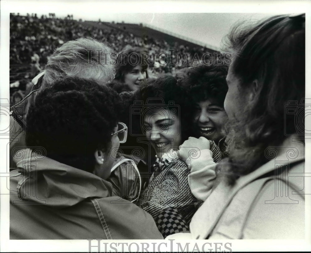 1987 Press Photo Theresa Barboto is greet by friends after being named KSU home - Historic Images