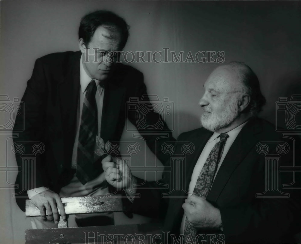 1991 Press Photo Robert Hawkes and Robert Kates, &quot;A Walk in the Woods&quot; - Historic Images