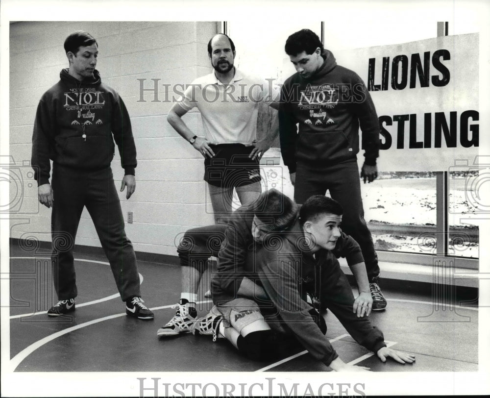 1991 Press Photo Coaches with wrestlers Joe Leudick and Gary Berardinelli - Historic Images