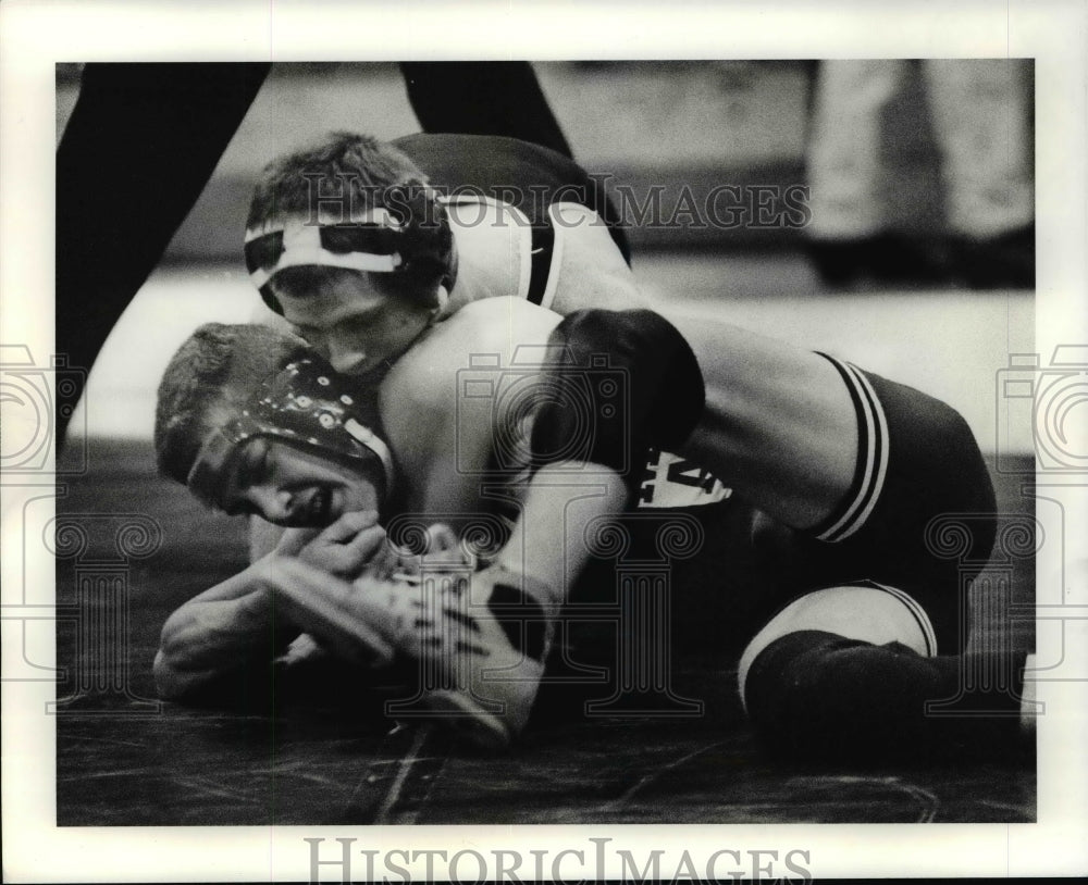 1990 Press Photo Kevin Rihner defeats Brandon Marshallo at Riverside Hi-Madison- Historic Images