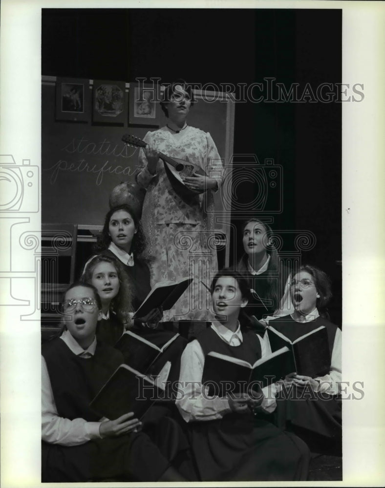 1989 Press Photo Rehearsals for &quot;The Prime of Miss Jean Brodie&quot; - cvb46084 - Historic Images