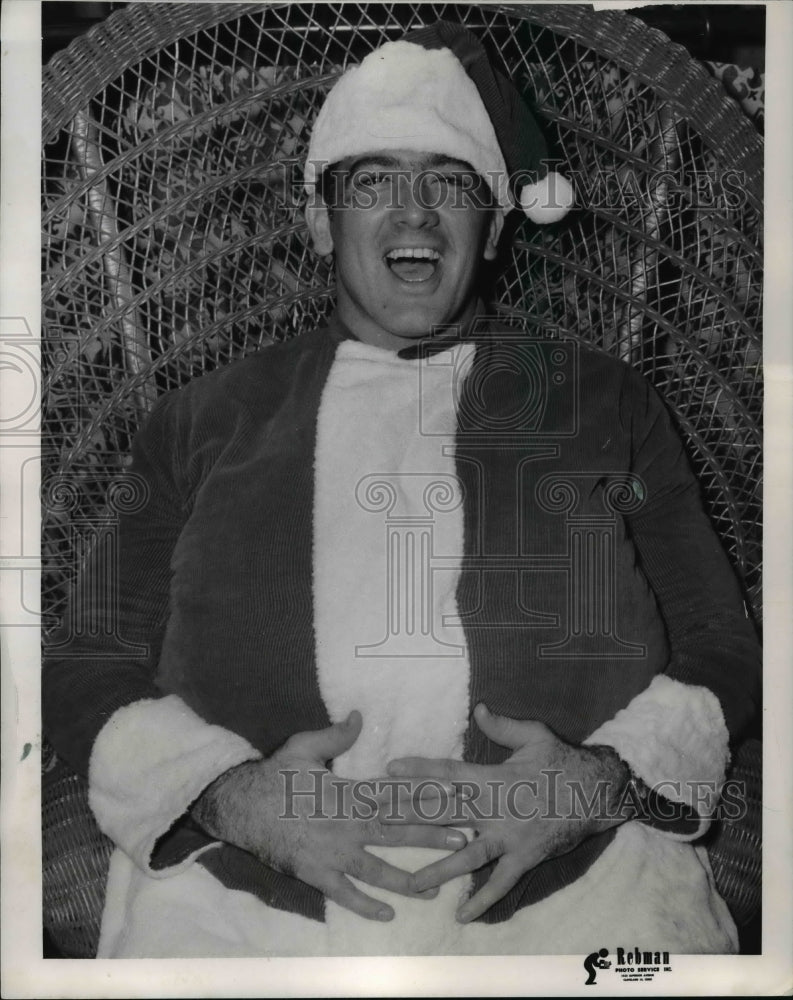 1966 Press Photo Browns' Dick Schafrath plays Santa Claus at Christmas party - Historic Images