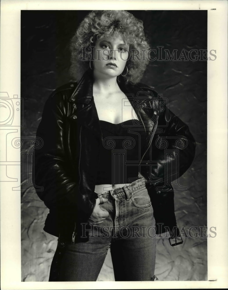 1988 Press Photo Lisa Lewis in &quot;Story of My Life,&quot; at Cleveland Public Theater. - Historic Images