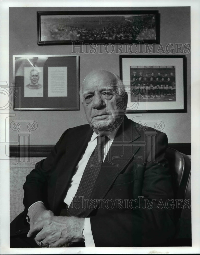 1987 Press Photo Ralph Vince, former John Carroll coach in his law office - Historic Images