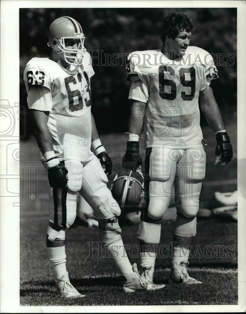 1985 Press Photo Browns Cody Reisen and Dan Fike - cvb46352 - Historic Images