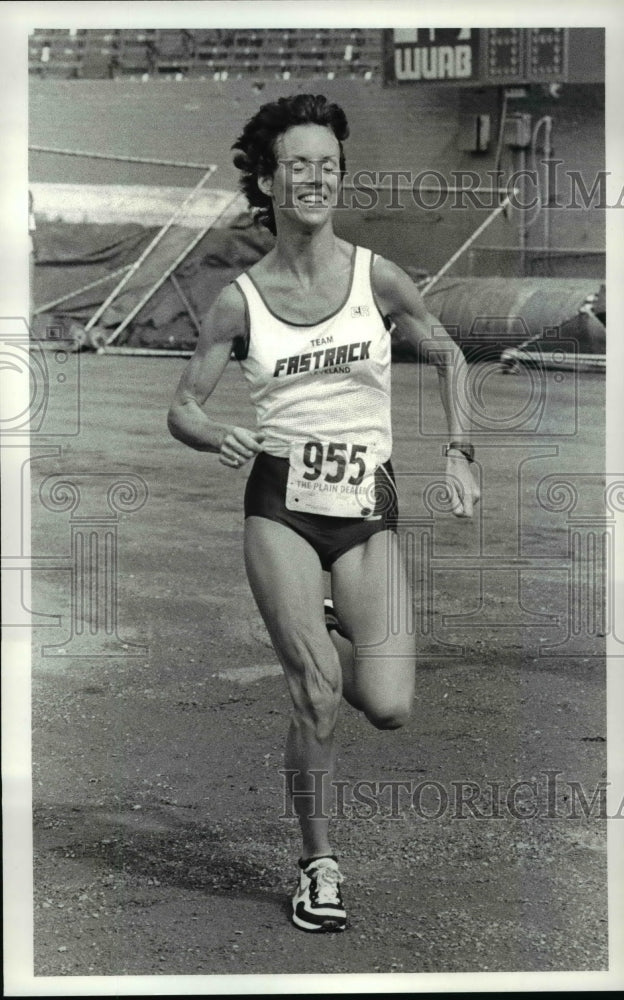 1984 Press Photo Nancy Noonan-Browns&#39; runner - cvb46422 - Historic Images