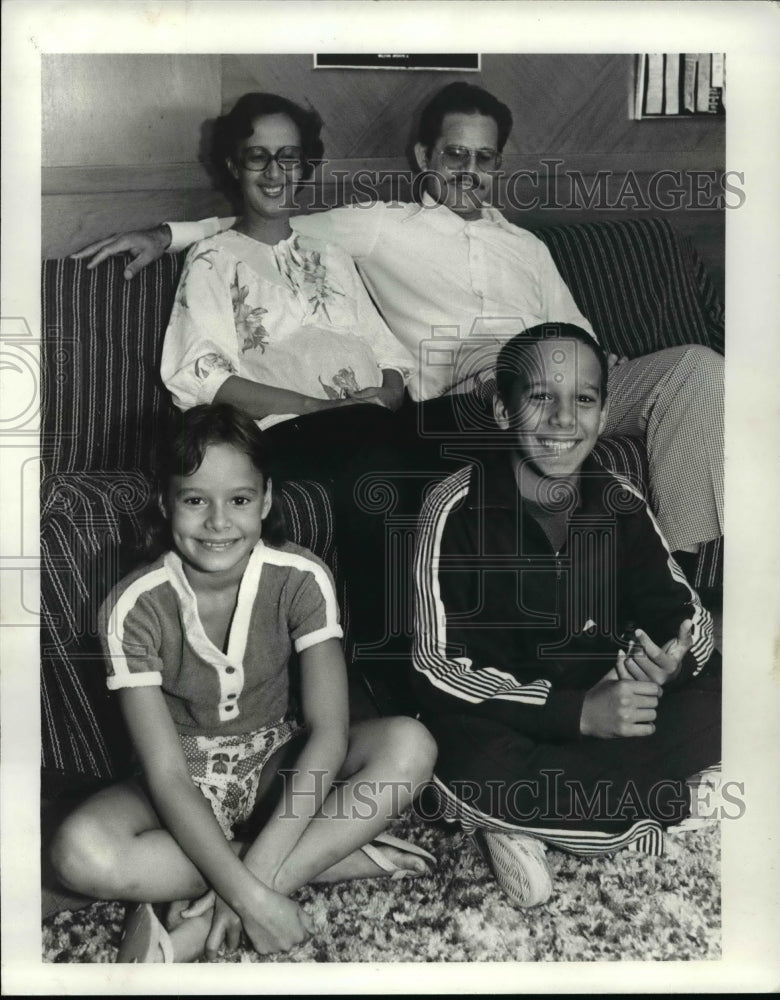 1981 Press Photo Aponte family, Berthy, Milton Sr., Diana and Milton-swimmer - Historic Images