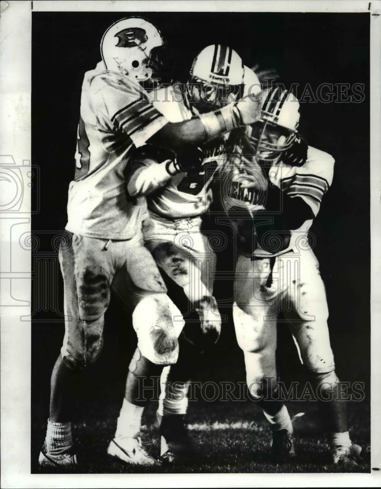 1987 Press Photo Benedictine&#39;s Mozina and teammates Rodak and Brown-football- Historic Images