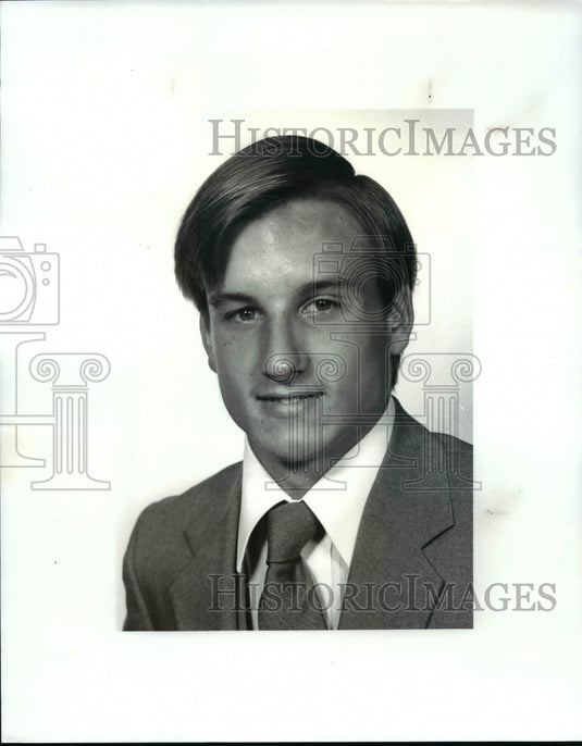 1987 Press Photo Mark M Assey, Bedford Hight football player of the week. - Historic Images