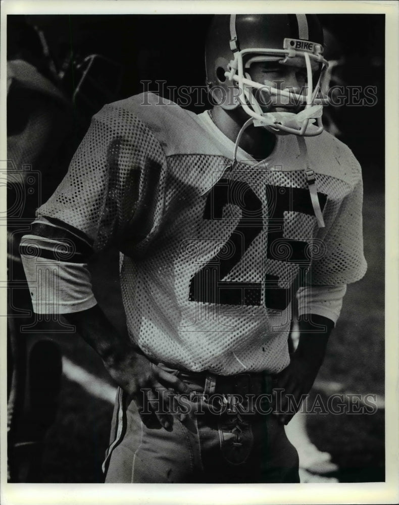 Press Photo Pat Moriarity watches from the sidelines - cvb46537 - Historic Images