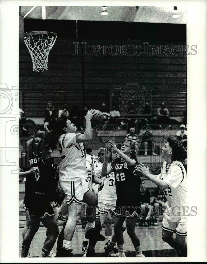 1991 Press Photo No. 32, Michelle Perotti of Maple Heights, catches a pass - Historic Images