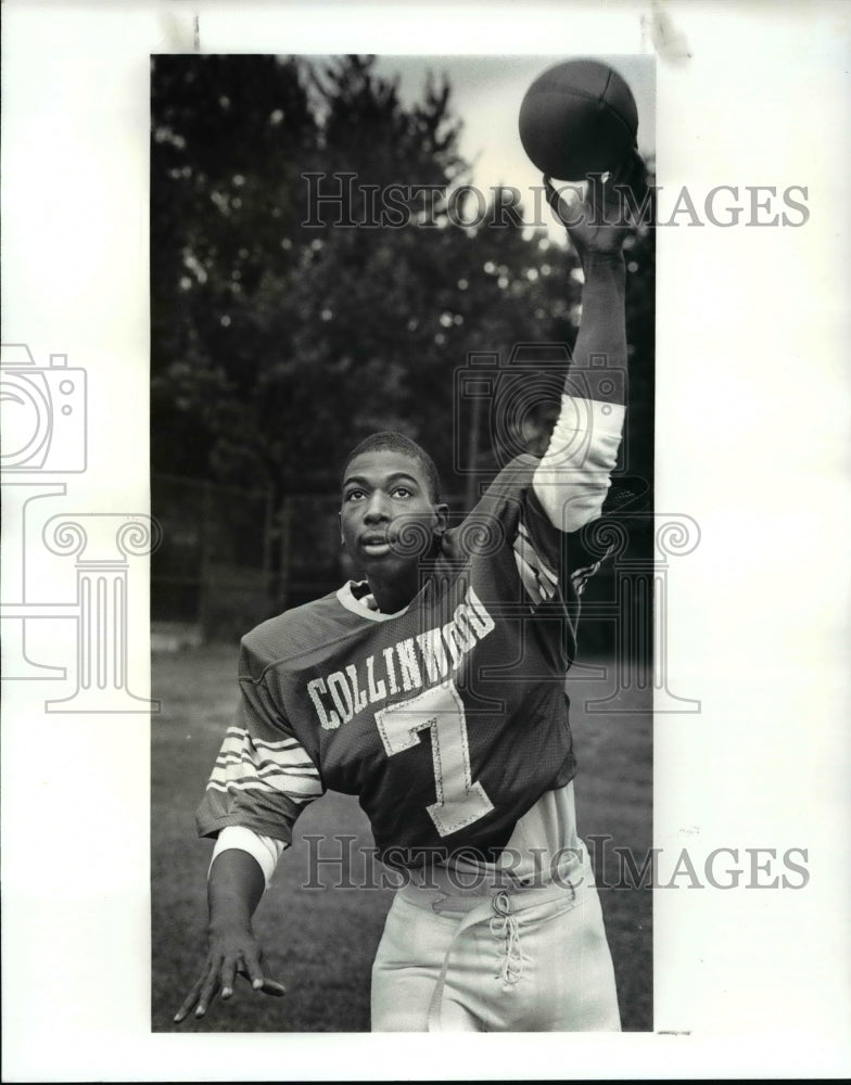 1987 Press Photo Bruce Davis Collingwood Quarterback - cvb46662 - Historic Images